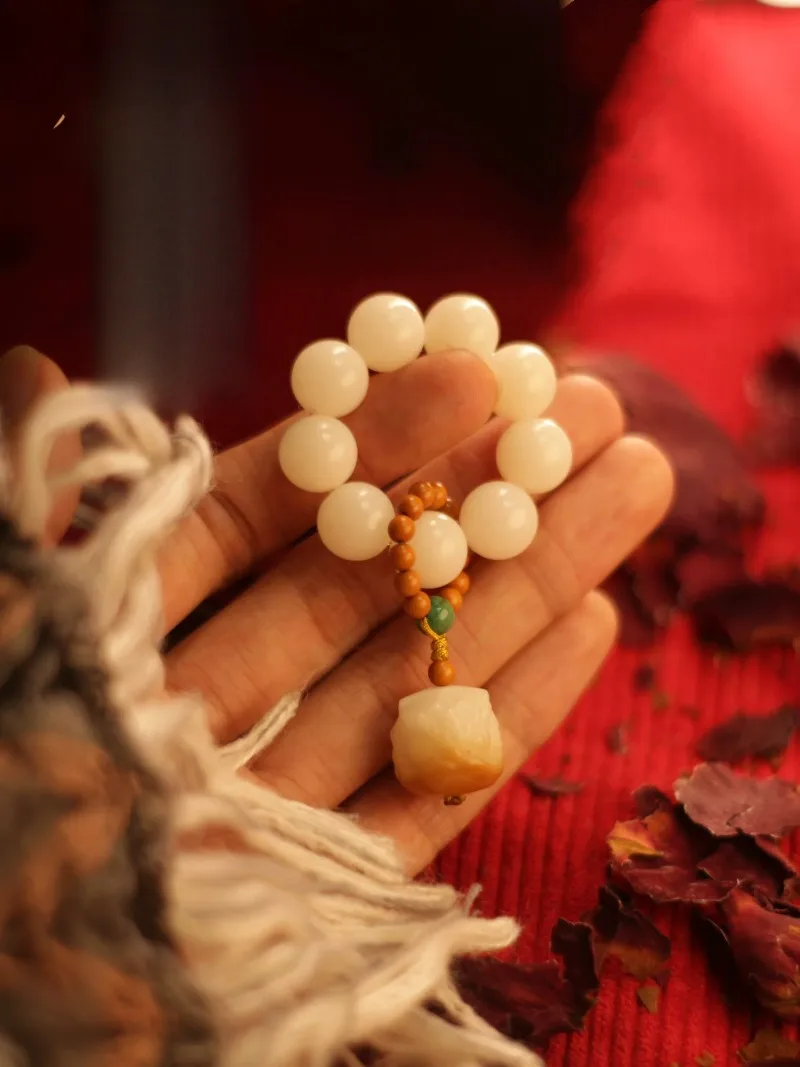 White Jade Bodhi Child Hand Twist Finger Soft Lion Awakening Olive Pit Tip Wenwan Buddha Bead Rosary Bead Gift