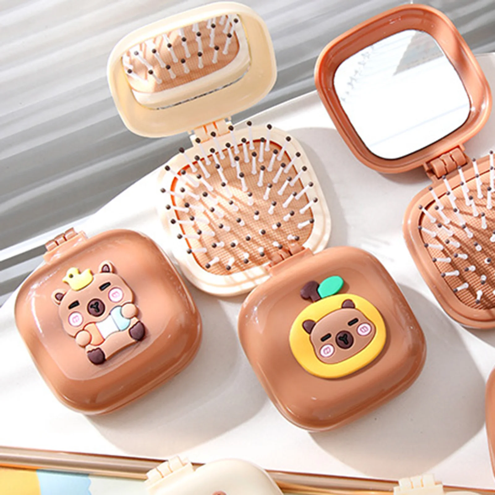 مشط وسادة الجيب، مشط وسادة هوائية بنمط كابيبارا الكرتوني الجميل، مشط تدليك قابل للطي مع مرآة محمولة تعمل باللمس