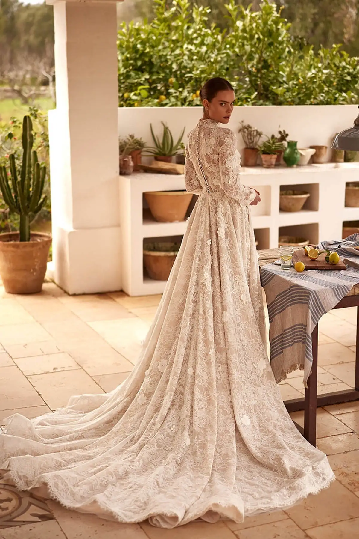Vestido De novia elegante Línea A cuello alto apliques De encaje manga larga sin espalda hasta el suelo Vestido De novia hecho a medida