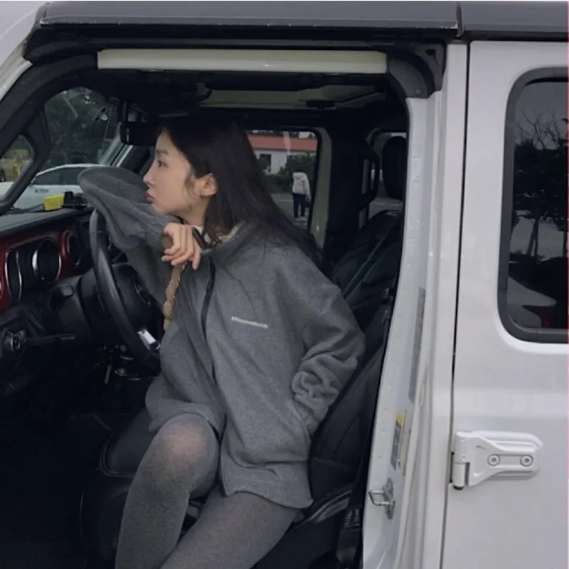 2025 Nuovo autunno inverno colletto alla coreana giacca da donna leggera per il tempo libero lettera alla moda ricamo abbigliamento da donna in tinta unita