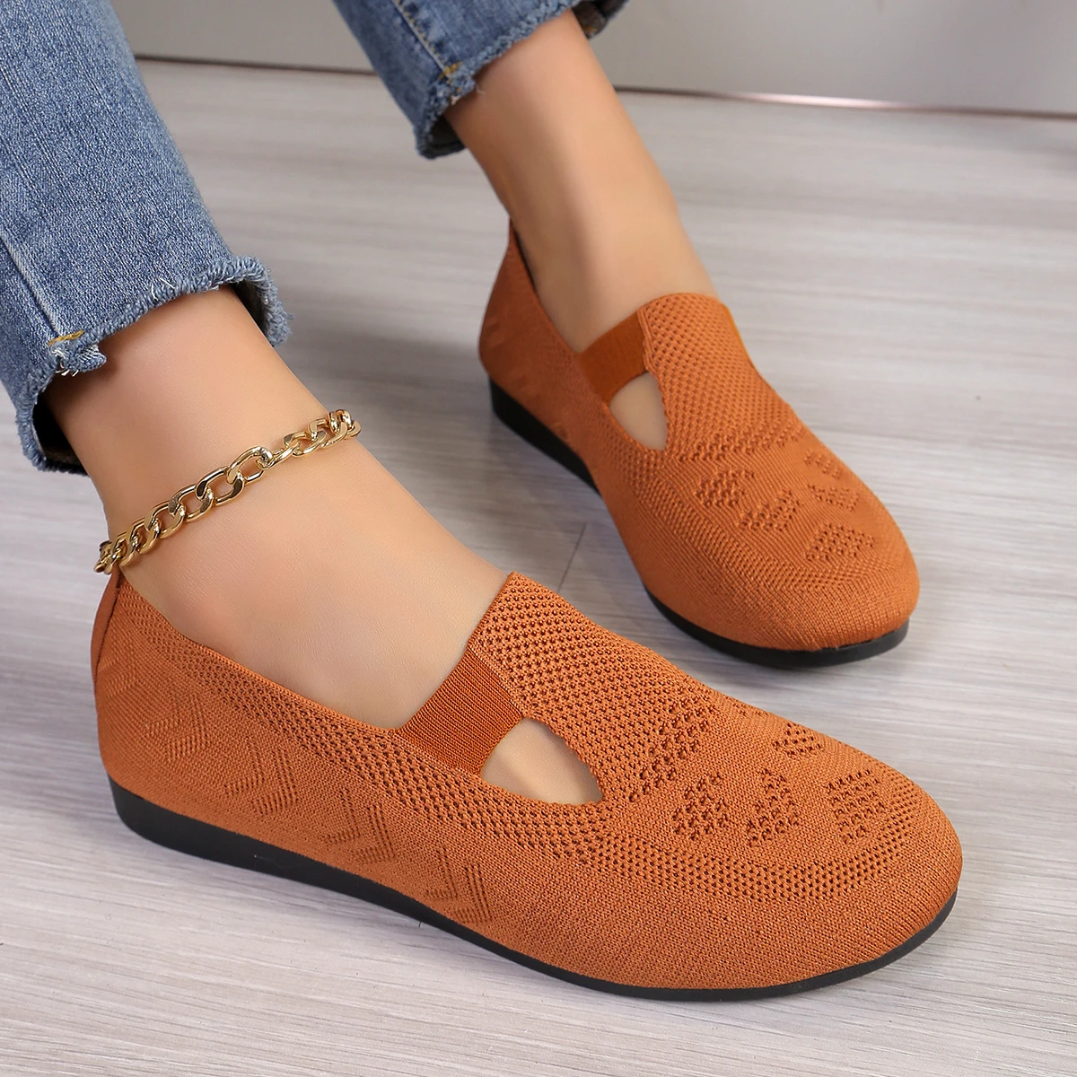 

Fashionable and Breathable Summer Mesh Lightweight Mother Shoes Slip on Flat Casual Non Slip Sports Vulcanized Shoes for Women