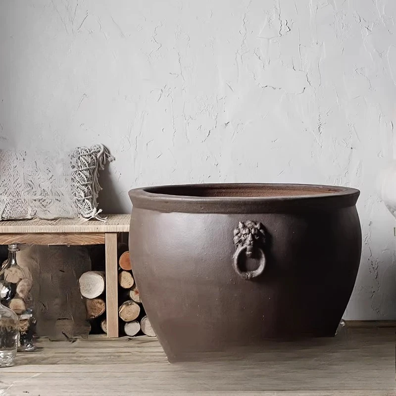 High temperature coarse pottery earth pottery ancient method fish tank hotel courtyard outdoor yard
