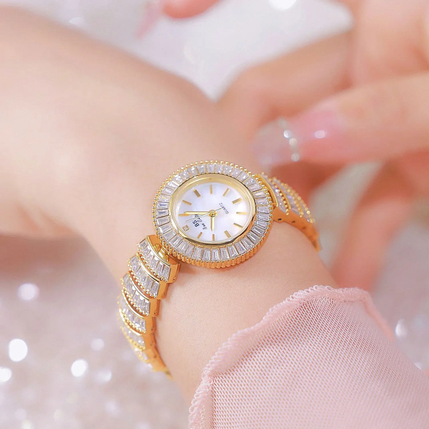 UTHAI Women Watch Light Luxury Brand Female Bracelet Exquisite Mermaid Full Diamond Waterproof Ladies Fashion Quartz Clock Watch