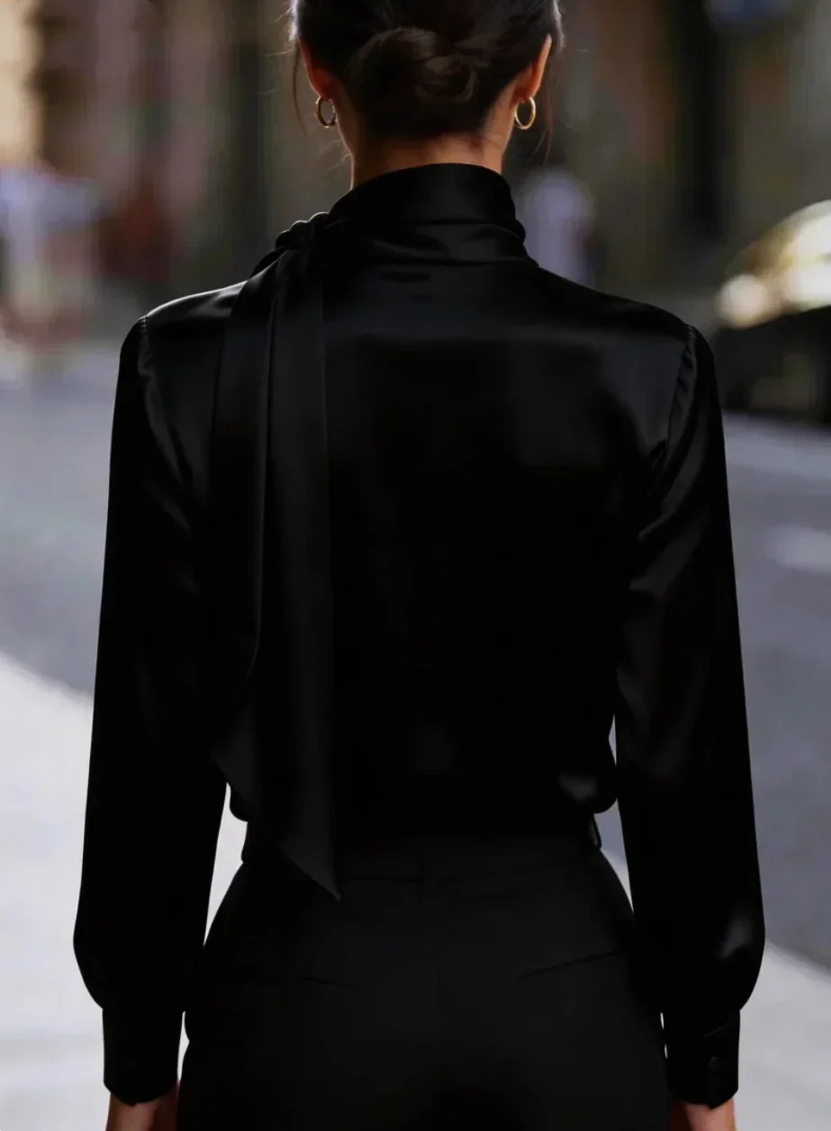 Damen-Bluse aus Satin mit hohem Kragen, langen Ärmeln und Bindeband-Detail, elegantes, drapiertes Oberteil für Büro oder formelle Anlässe – Detail 6