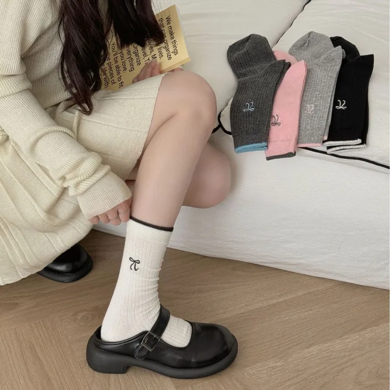 Simple Fashion Cotton Mid-tube Korean Ins Color-blocked Embroidered Bow Pile Socks for Women for All Seasons Женские Носки