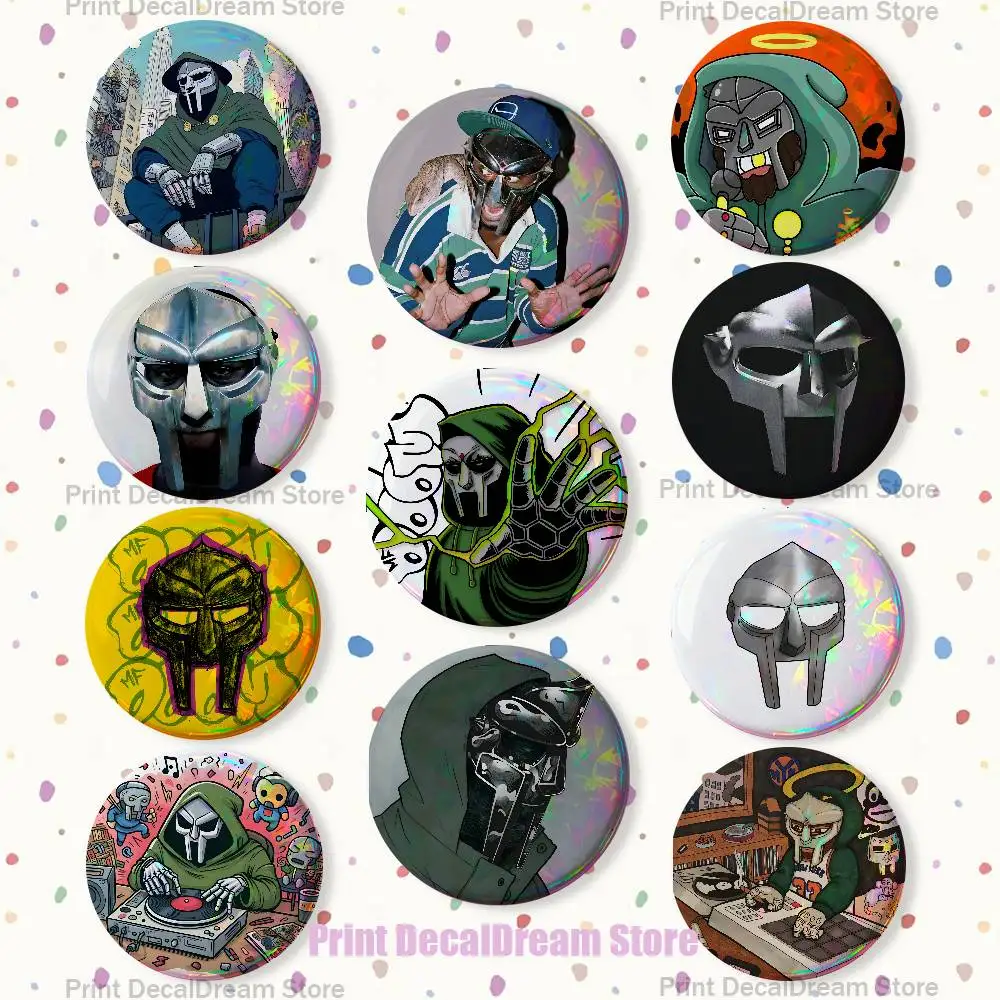 

Singer Mf D-Doom Badges Creative Tinplate Button Pins Brooch Creative Quotes Badge Clothes Backpack Jewelry Gift