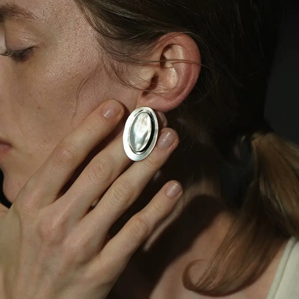 

Chinese Style Cool Tone Oval Natural Mother-of-Pearl Ring for Women Retro Niche Design Light Luxury High-End Index Finger Ring