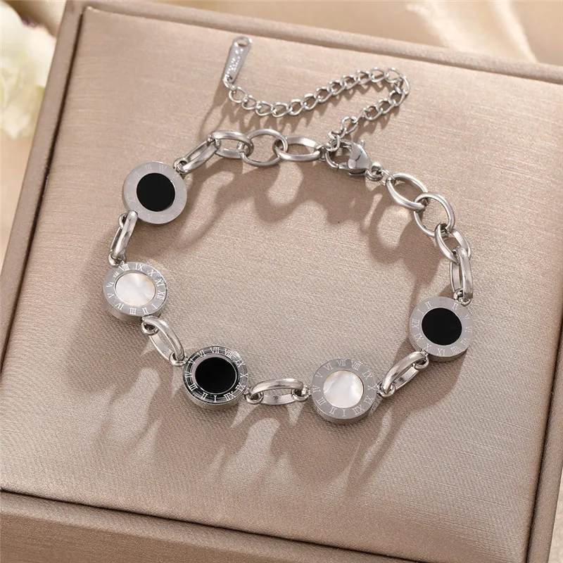 316L Stainless Steel Black And White Fritillaria Roman Round Plate Elegant And Charming Golden Gril Bracelet Evening Jewelry