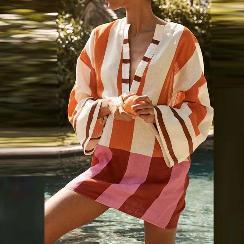 Elegancka sukienka imprezowa w paski z temperamentem, modna sukienka mini w stylu boho z głębokim dekoltem w serek, długim rękawem, kopertowym krojem, podkreślająca biodra i seksownymi wycięciami, idealna na wakacje.