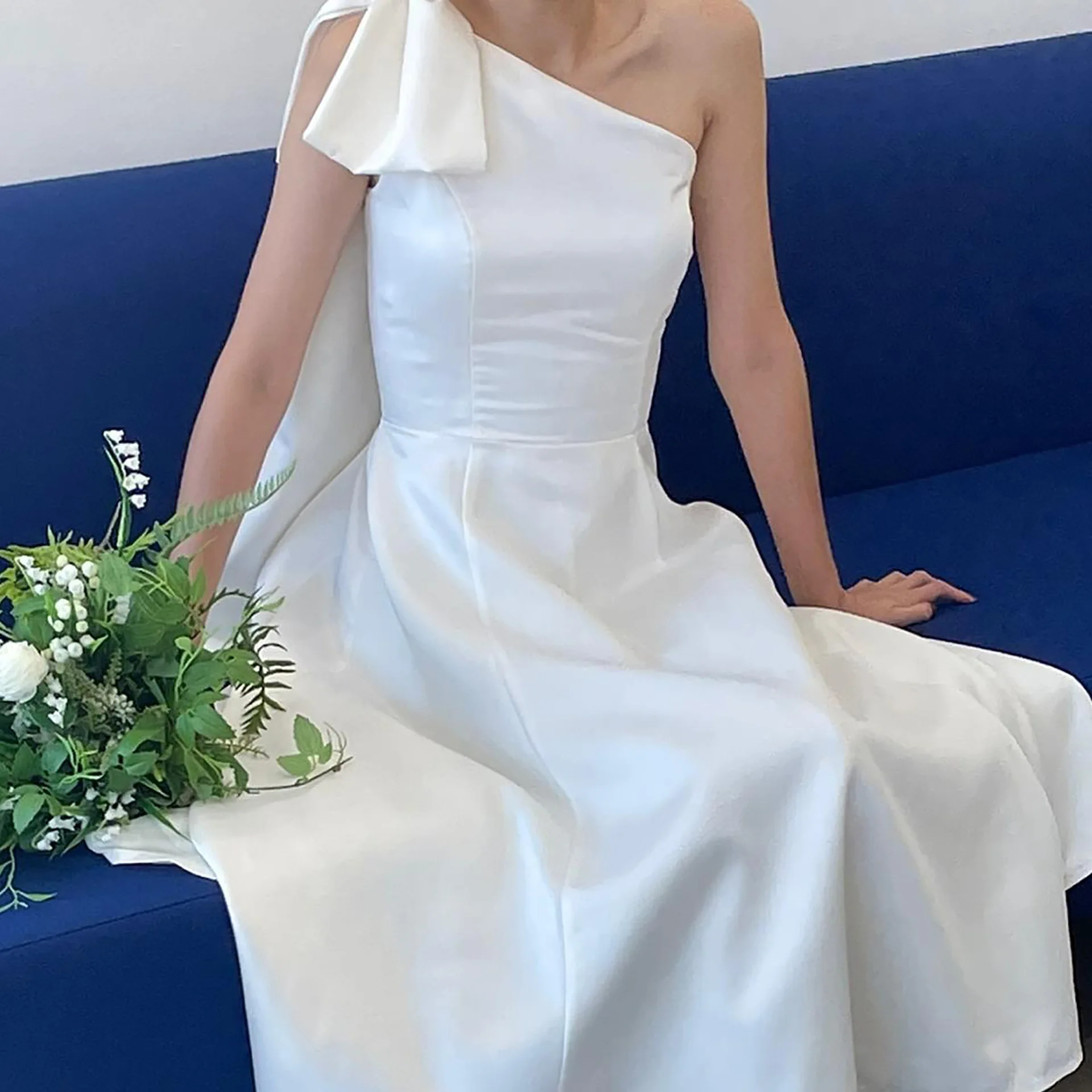 White Satin Light Wedding Dresses Korean Medium and Long Single Shoulder Bow High Sense Engagement Banquet Evening Dresses