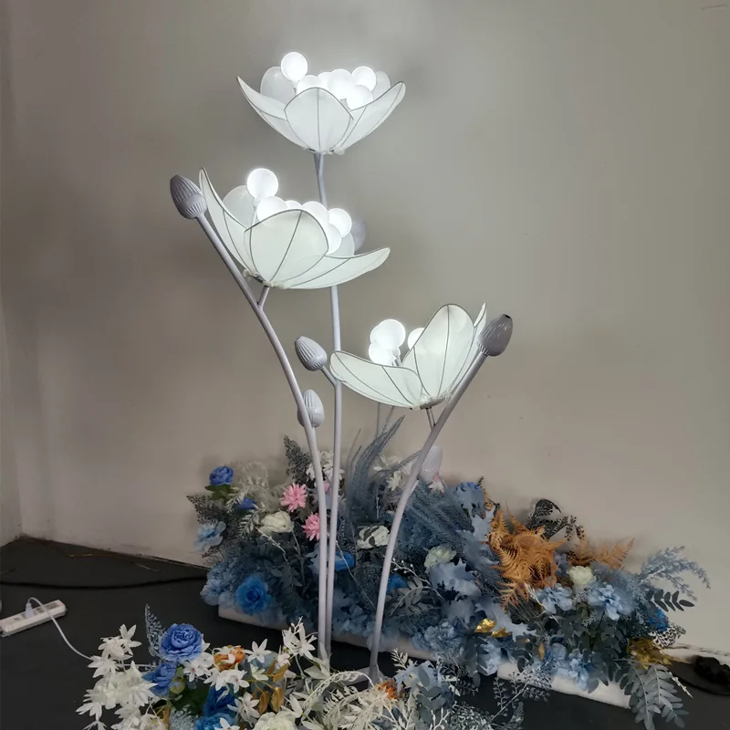 Wedding wrought iron luminous street light flower wedding background prop stage decoration scene arrangement lighting ornament