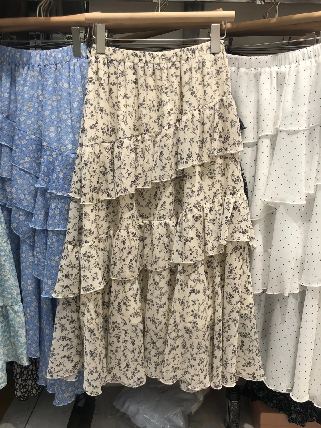 

Sweet Floral Print Asymmetrical Hem Midi Skirt Korean Style Half-length Cake Skirt A-line Silhouette Polyester Fiber High Waist