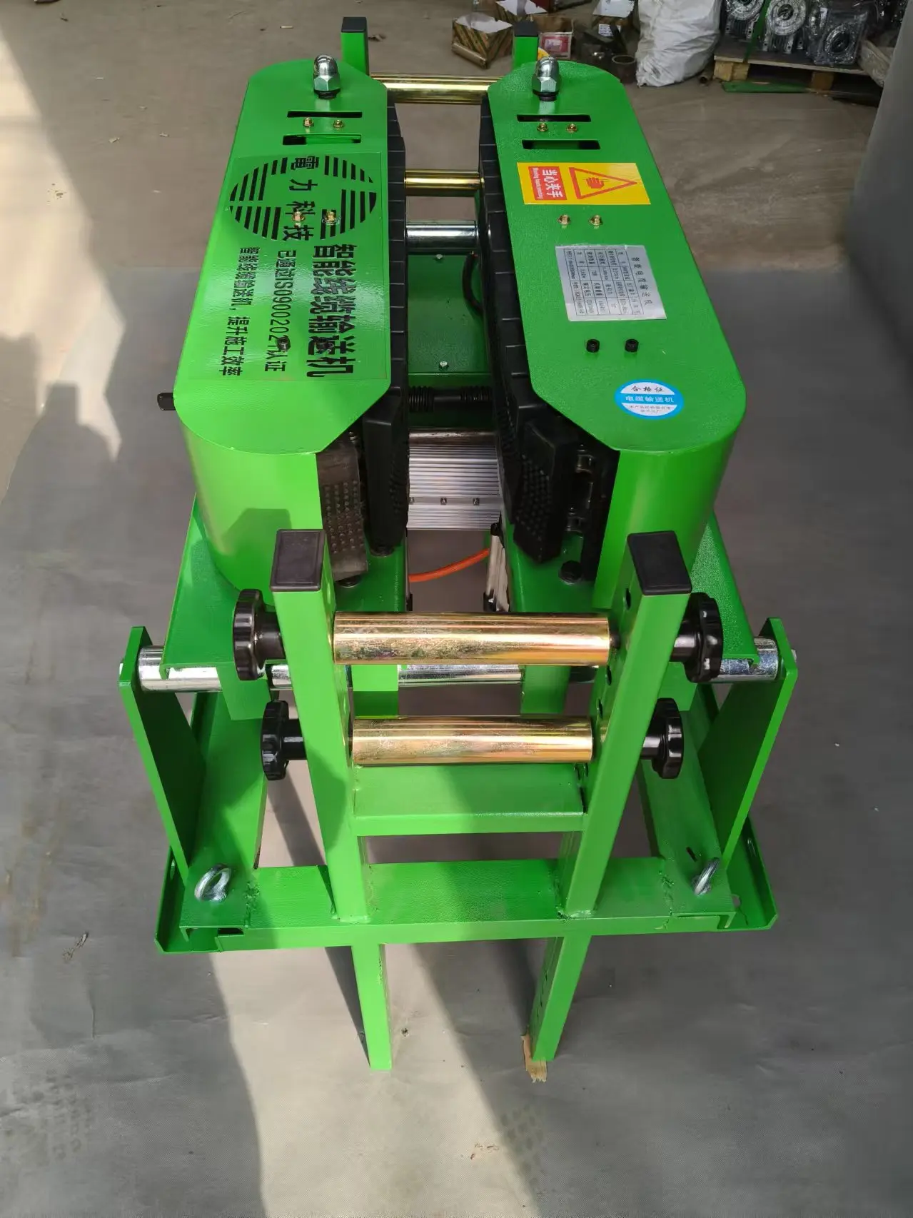 900 Fully Direct Current 24cm Cable Conveyor Variable Frequency Coarse Cable Remote Control Optical Cable Traction Machine
