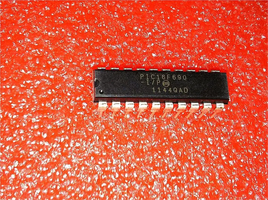 1pcs/lot PIC16F690-I/P PIC16F690 DIP-20 In Stock