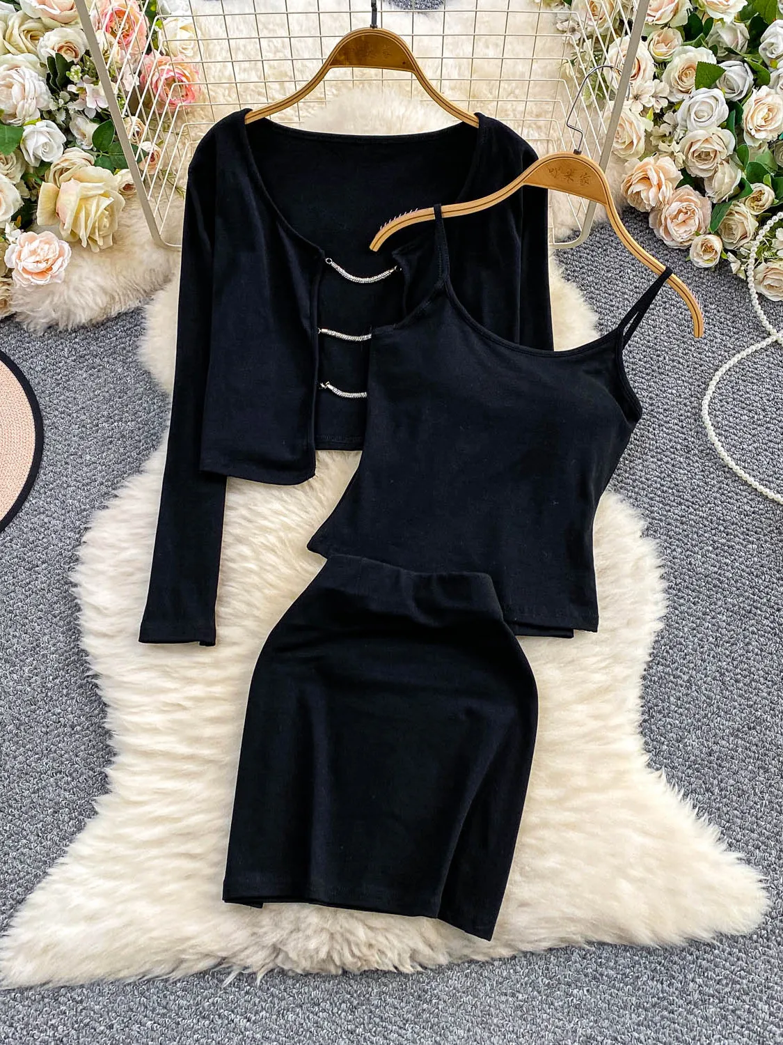 秋のデザイン、個性的なスパイシーガールチェーン付きトップス（胸パッドストラップ付き）＋スリムフィットスカートTシャツセット、ハイウエストで通気性抜群