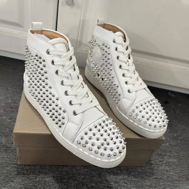 Zapatos deportivos informales de ante de alta calidad para hombre, antideslizantes, cómodos, resistentes al desgaste, ligeros, a la moda, con remaches decorados