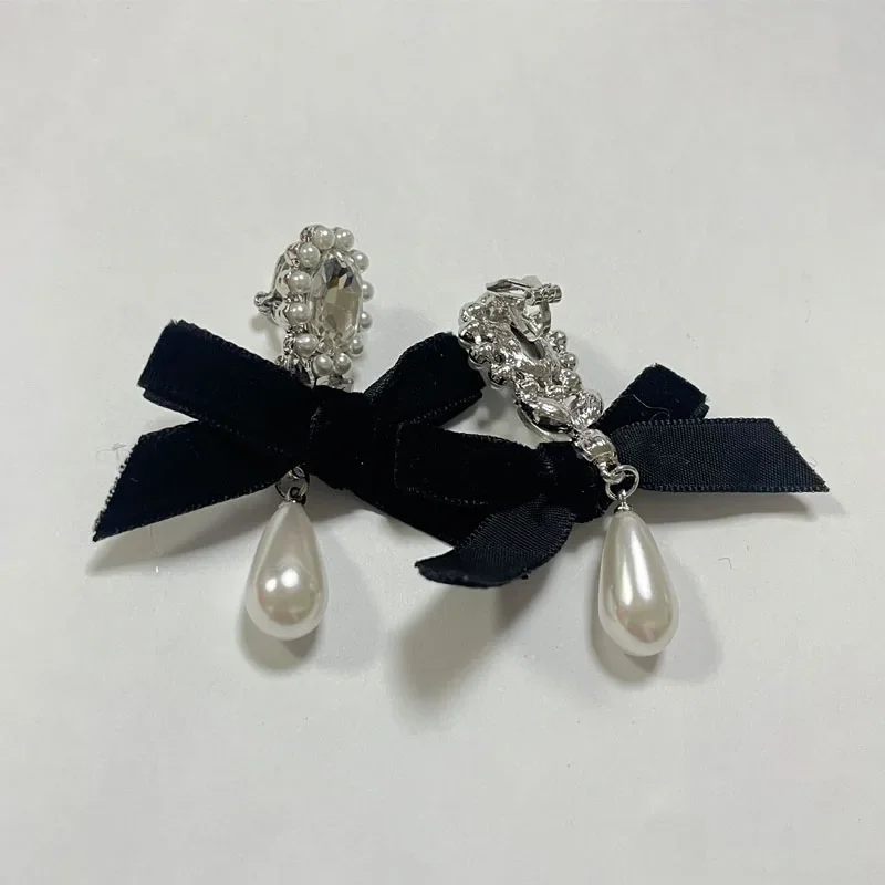 Vintage Velvet Black Bow Ear Clips Earrings 2024 Winter New Trendy Rhienstone Pearl Clip on Earrings Without Piercing for Women