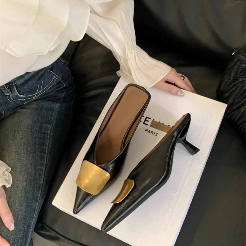 Damen-Pantoletten mit dünnem Absatz, spitzer Zehenpartie, zum Überziehen, für den Außenbereich, mit Metallschnalle, eleganter Stil, koreanische Version – Detail 2