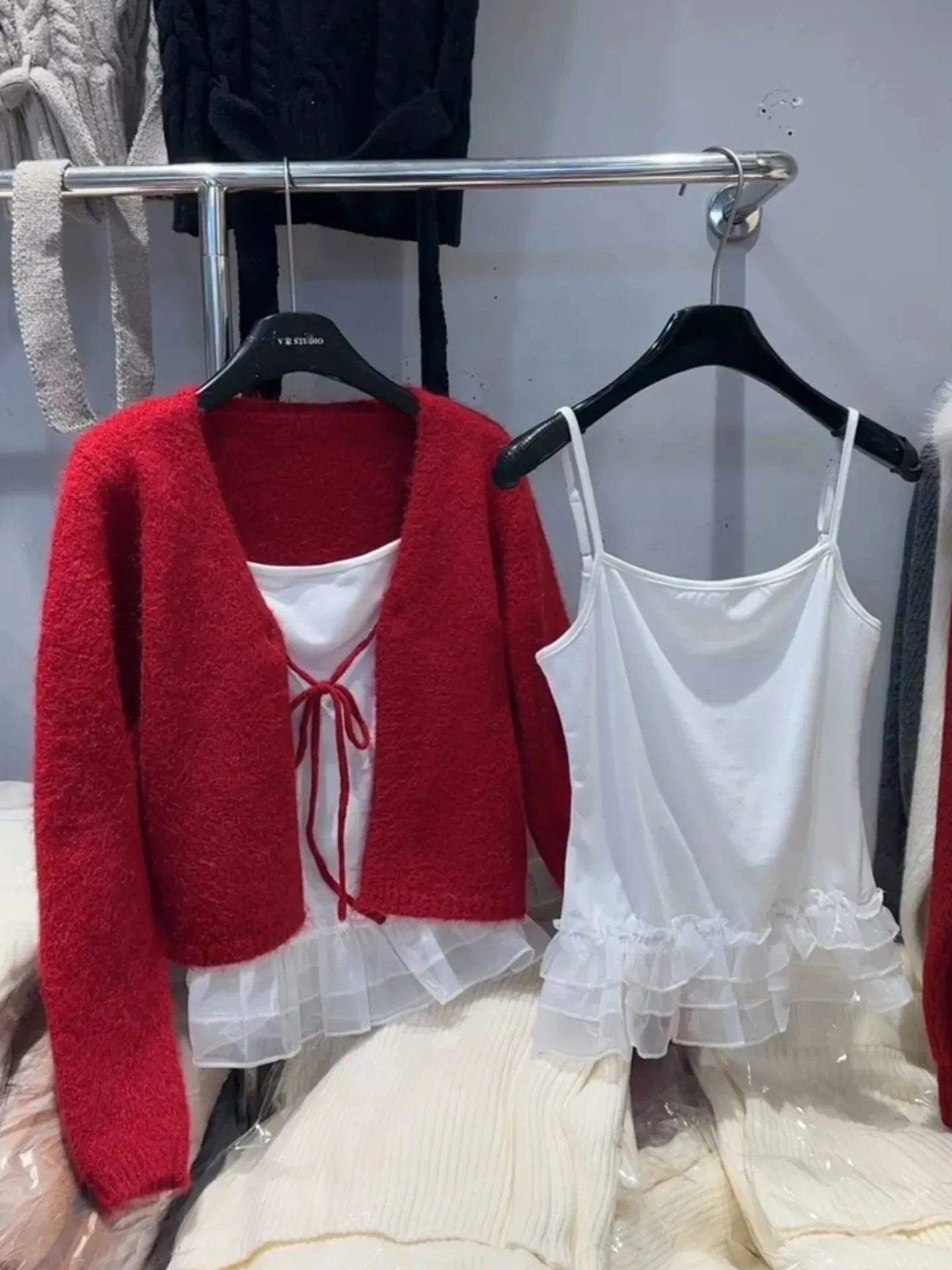 Cardigan lavorato a maglia rosso di Capodanno e set con inserto Me per donna Primavera 2026 Calore Ele Sle ort Lunghezza V-Ne Vita alta