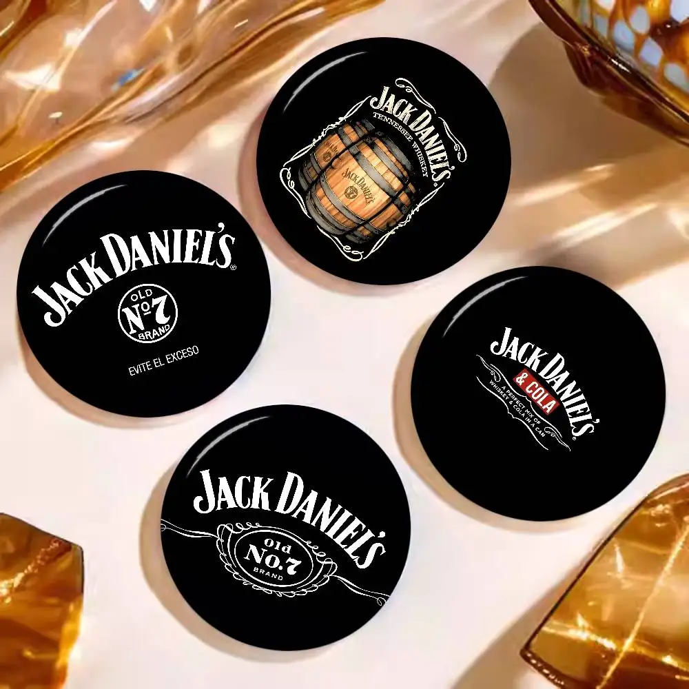 Pin de hojalata con logo clásico de Whiskey J-Jack D-DanielS, broche personalizado de personaje de anime, insignia de dibujos animados estilo old-school, regalo de joyería para fans