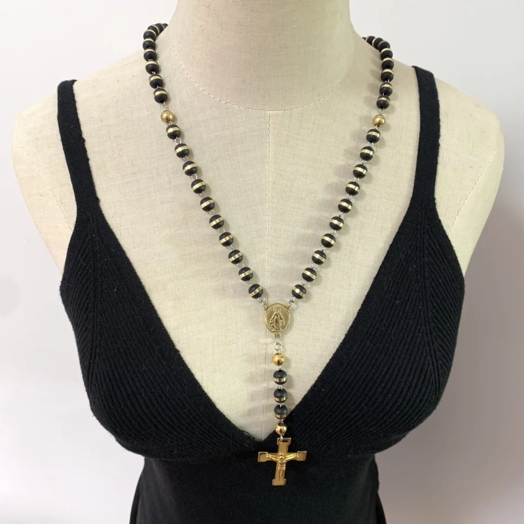 

European and American Fashion Cross Jesuit Portrait Gold Coin Black Pearl Pendant