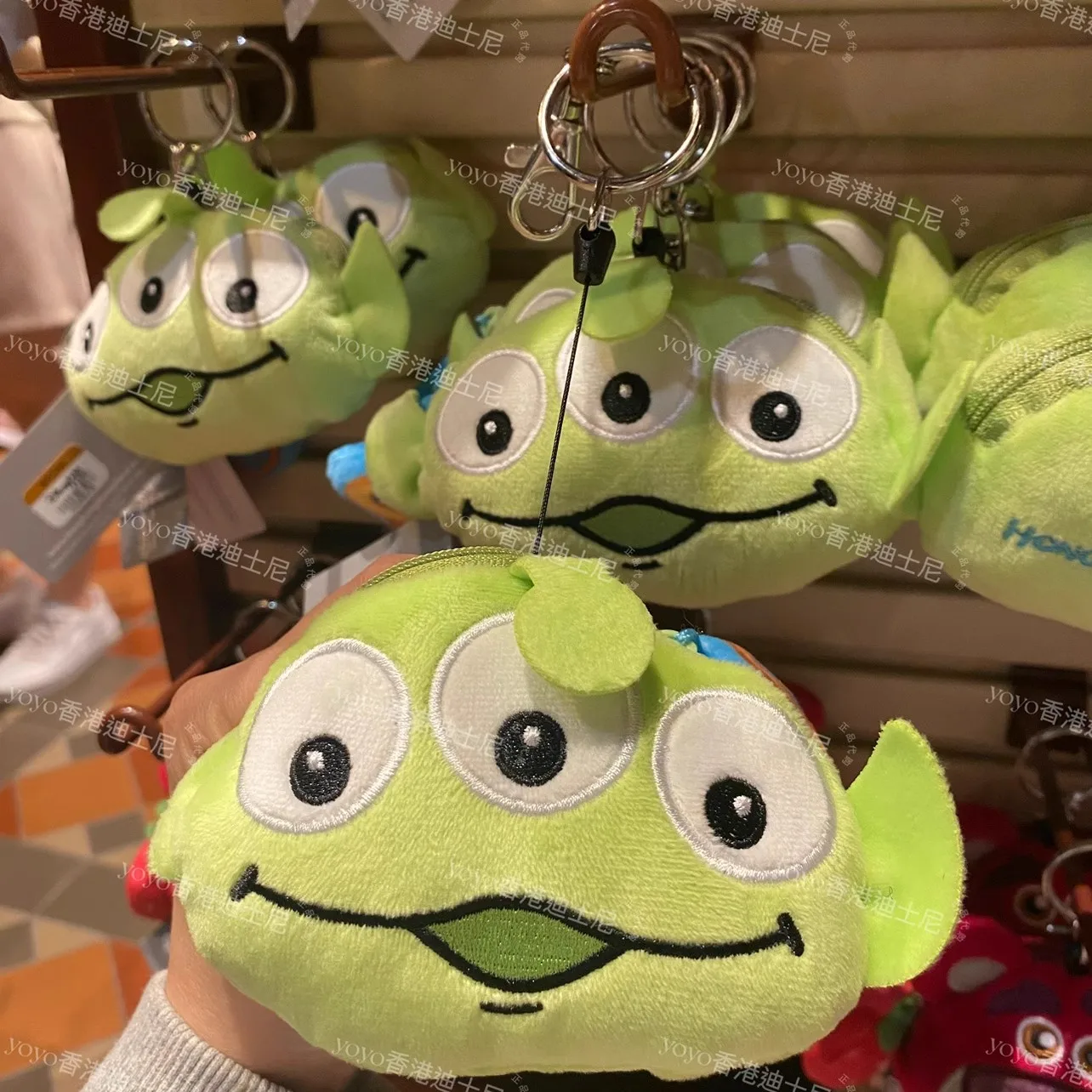 Original Disneyland 2023 Stitch Alien Strawberry Bear Plush Portable Loose Wallet Retractable Pendant Stitch Paws
