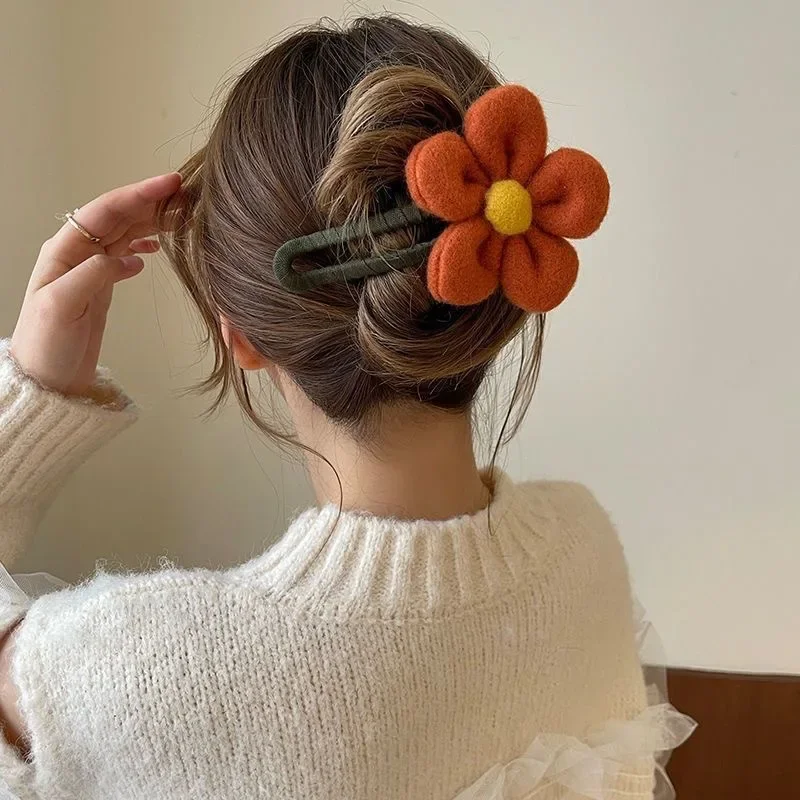 Plush Flower Hair Clips Women Colorful Ponytail Clips Large Duckbill Clips Hairgrip Girls Headwear Fashion Hair Accessories