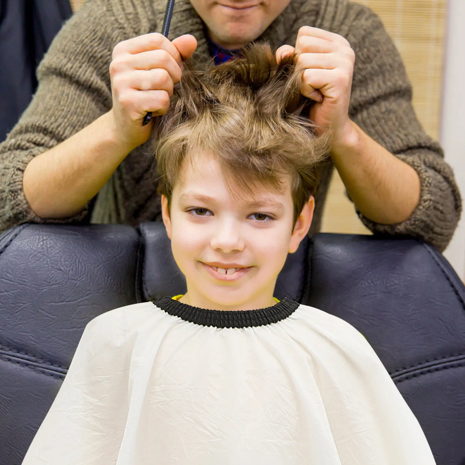 capa-de-corte-de-cabelo-infantil-premium-resistente-ao-uso-dobravel-sem-mangas-para-uso-em-salao-ou-em-casa-design-adoravel-facil-de-guardar