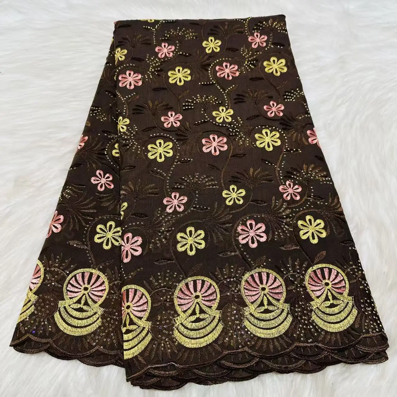 

Новинка 2026 года: хлопковое африканское кружево с камнями, нигерийский швейцарский вуалевый кружевной материал из Швейцарии для свадебных и праздничных платьев, артикул PYC2609