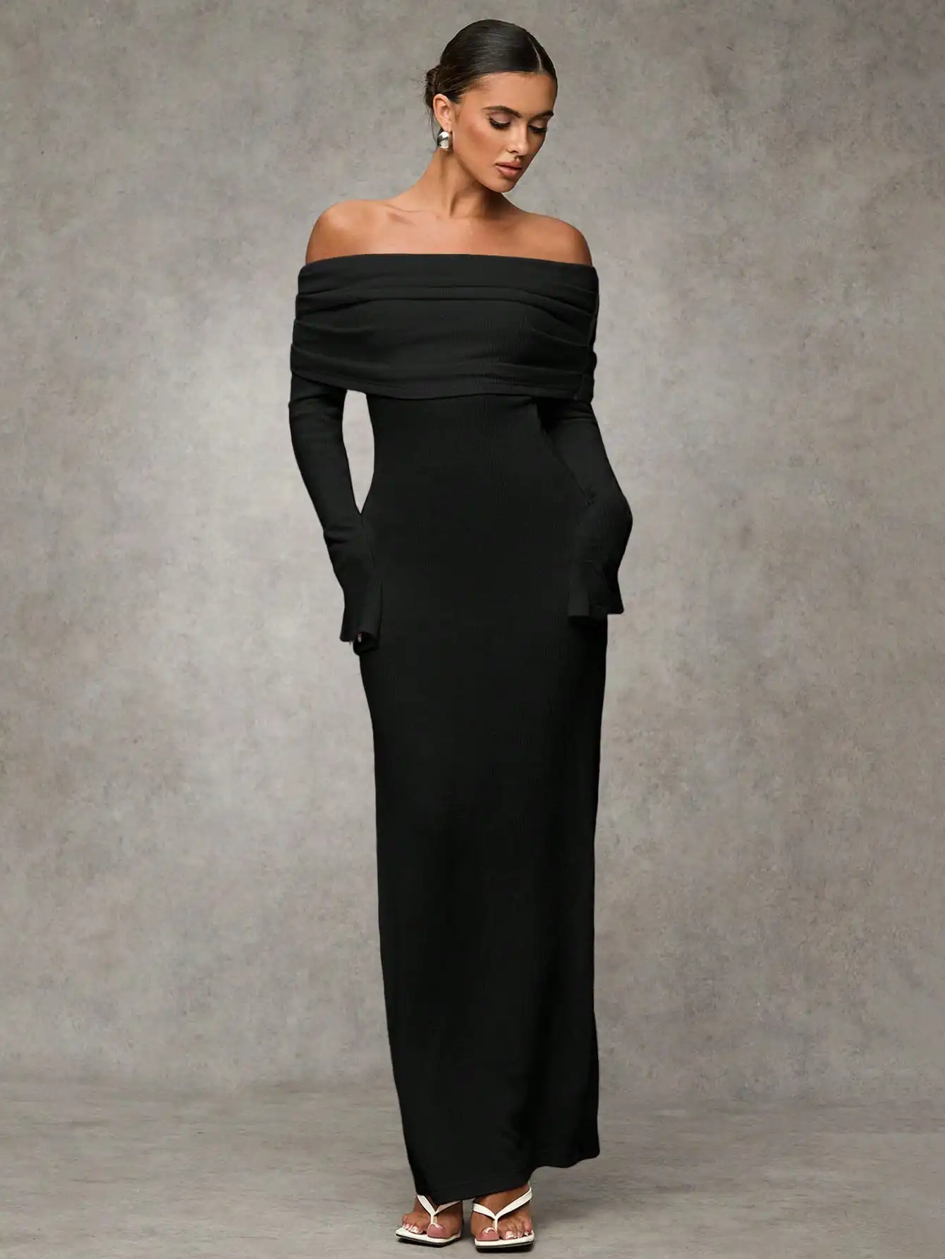 

Black Off-Shoulder Long Sleeve Maxi Dress for Women, Elegant Fitted Design for Parties & Weddings