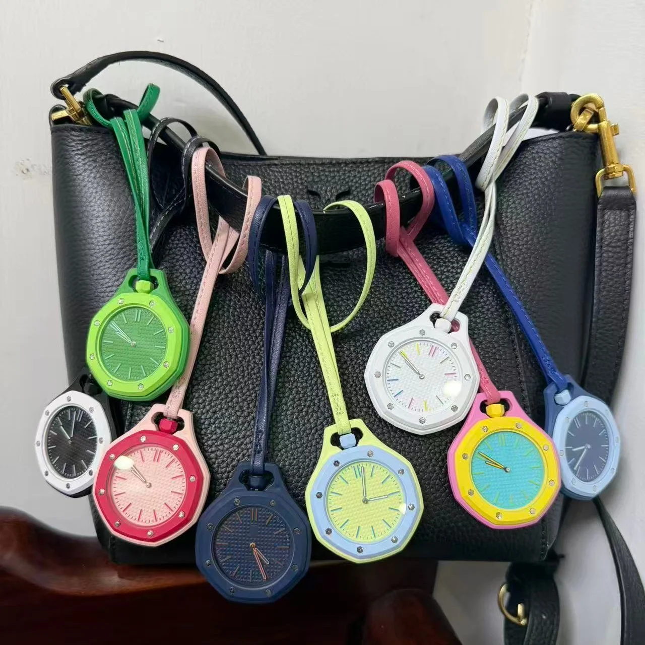 Reloj de bolsillo octogonal Dopamine Macaron, reloj colgante de cuarzo unisex estilo Royal Pop, con correa de cuero del mismo color, reloj accesorio de moda para bolso, reloj colgante portátil con puntero, adecuado para regalos de cumpleaños