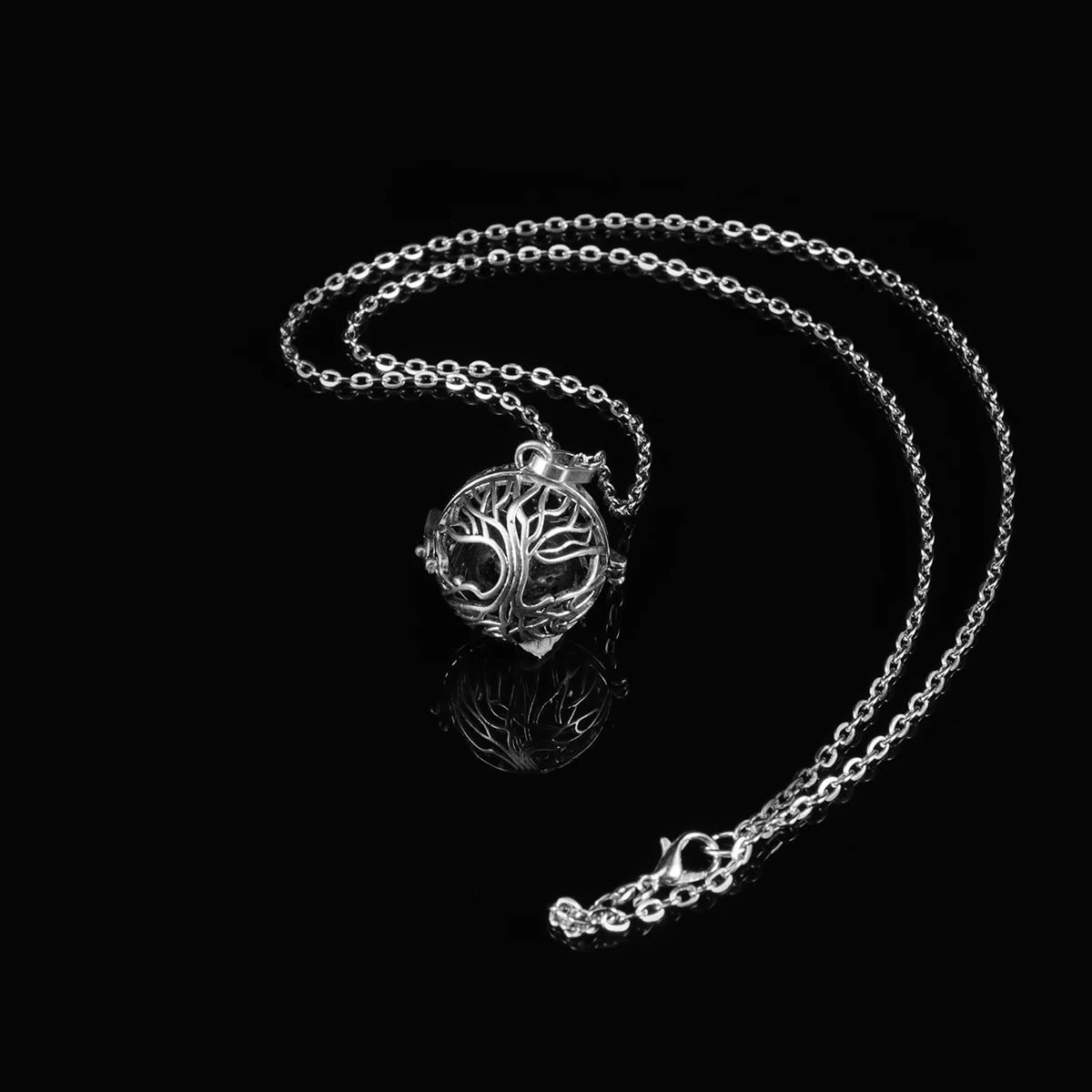 

Oil Diffuser Hollow Out Copper Necklace Durable Wearproof Aromatherapy Pendant Unique Design Diffuser Jewelry Personal