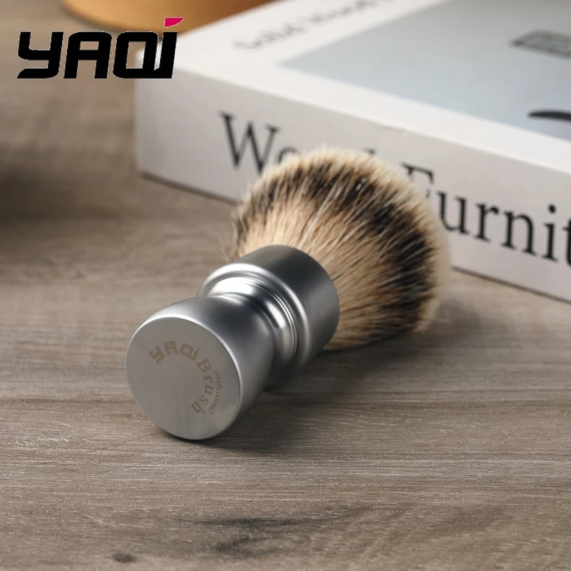 yaqi-–-brosse-de-rasage-pour-hommes-avec-manche-en-metal-lourd-poils-de-blaireau-argente-pour-un-rasage-fluide