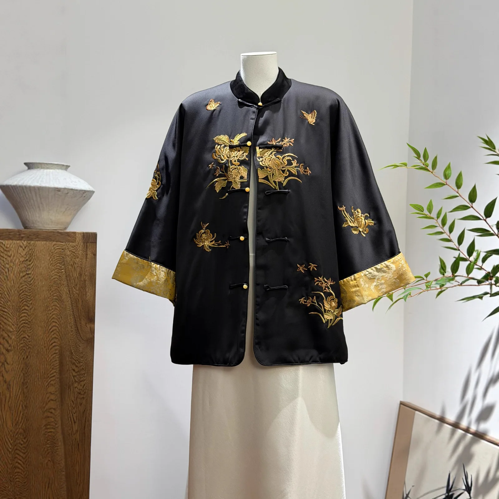 

Новая китайская хлопковая куртка с вышивкой и тяжелой отделкой, воротником-стойкой, пуговицами и цветочным узором для женщин, осень-зима