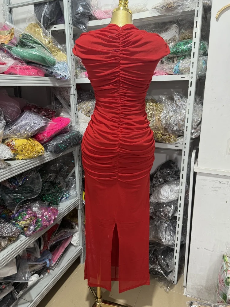 セクシーな赤と黒のオプションプリーツ装飾、胸元カットアウトのフィットロングドレス、ディナーパーティー向けレディースドレス、新入荷