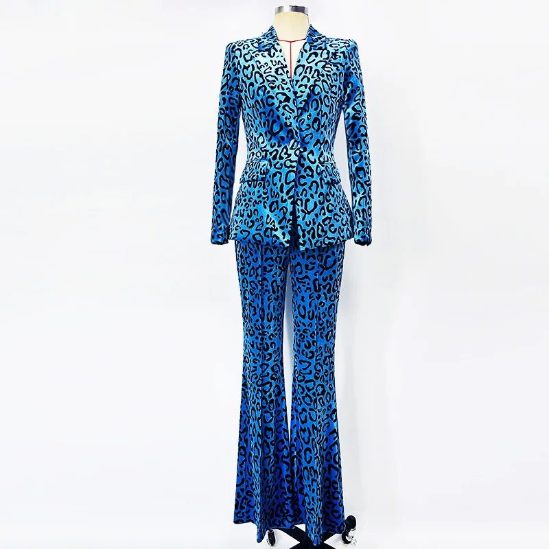 طقم نسائي مخملي ذهبي فاخر 2025 بدلة جديدة أوروبية وأمريكية بطبعة الفهد سروال واسع طقم مكون من قطعتين