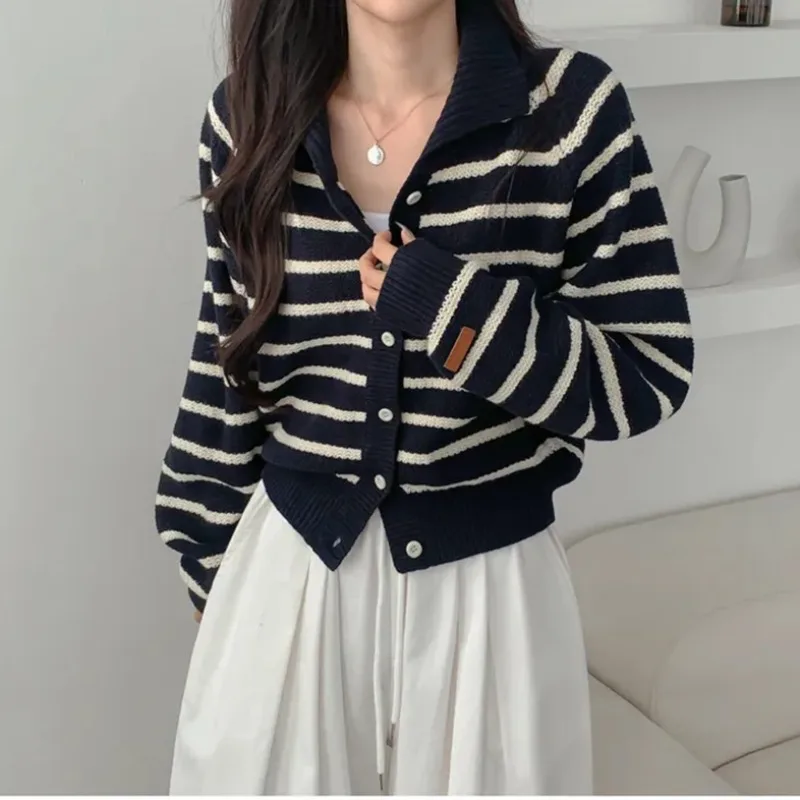 

Женский вязаный свитер, шикарный осенне-зимний новый свитер для колледжа, простой цветной полосатый топ с открытым воротником спереди