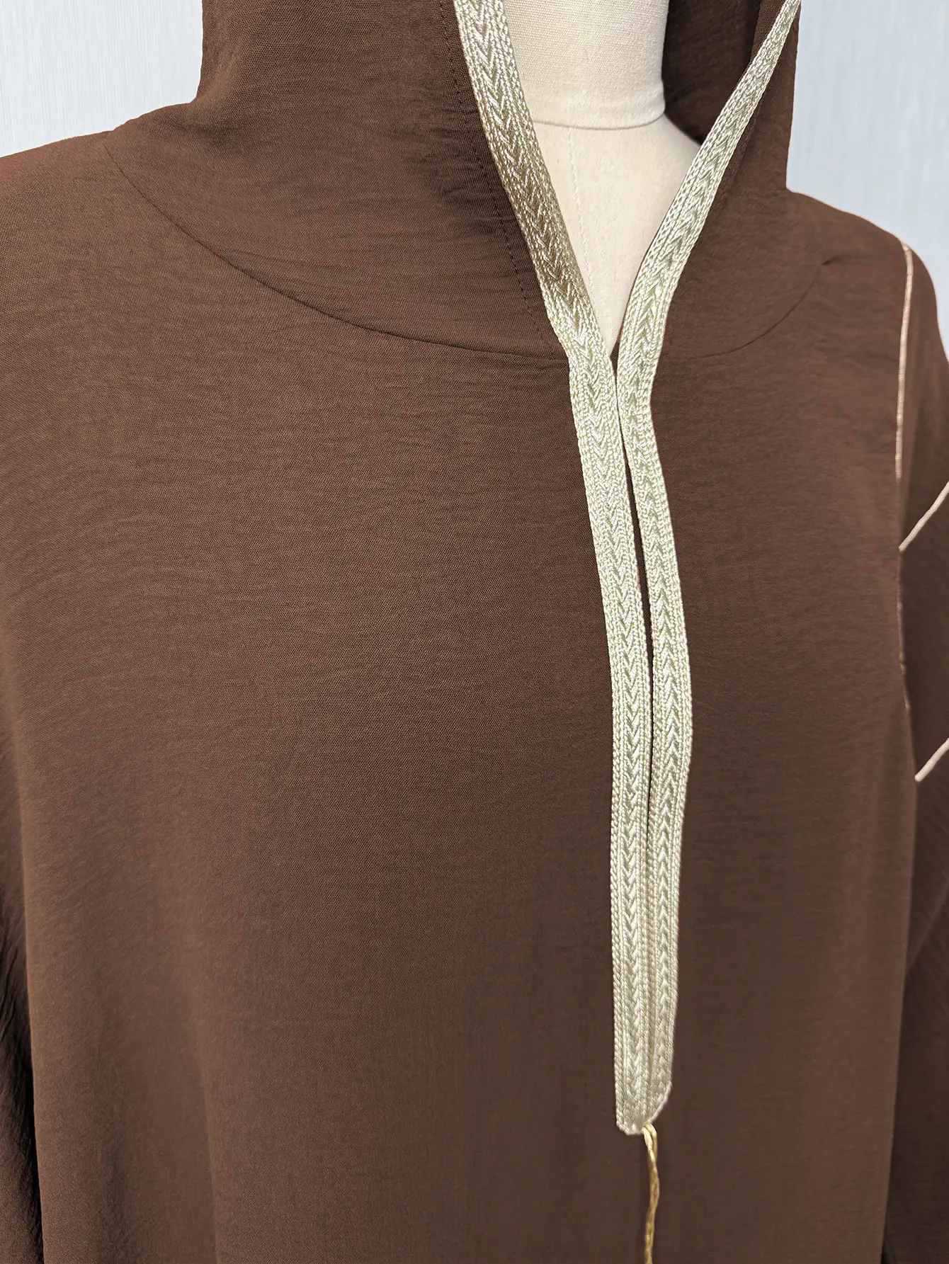 Abaya marrón con capucha con adorno de borla y detalle bordado para mujer, caftán musulmán marroquí, Ramadán Jalabiya, batas árabes islámicas de Dubái