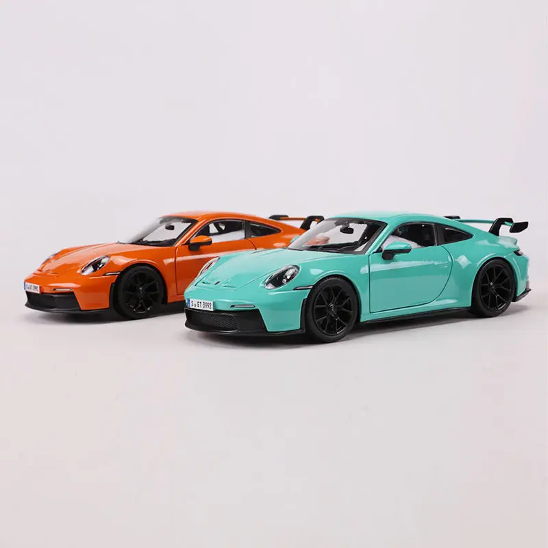 Bburago-coche de carreras de aleación, vehículo de lujo fundido a presión, escala 1:24, Porsche 911, Dakar Weissach, regalos de colección de Juguetes