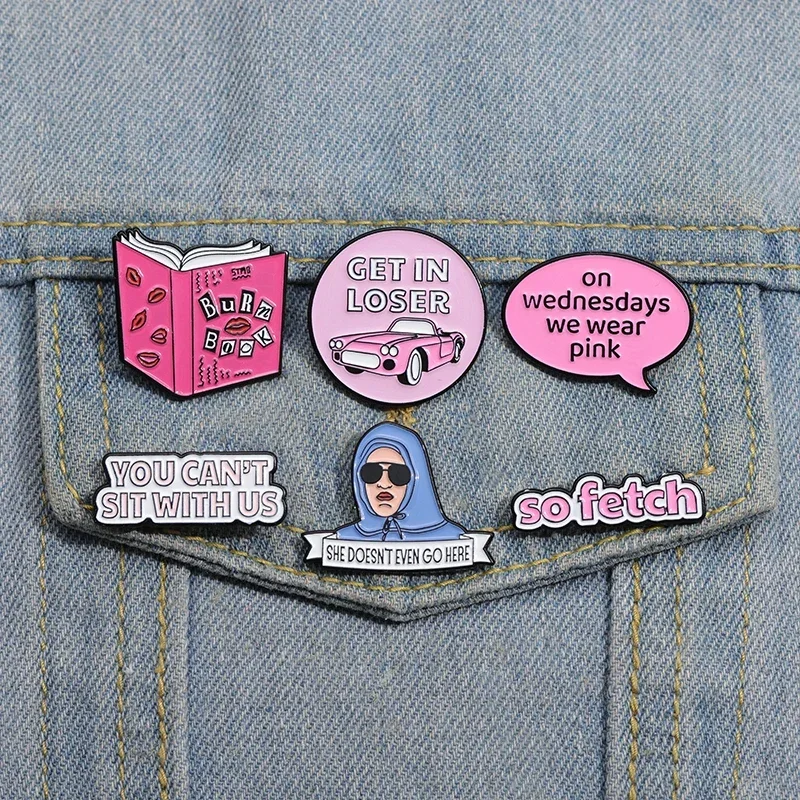 Campus Movies Mean Girls Enamel Pins She Doesn't Even Go Here Brooch Cartoon Metal Lapel Badge Bag Accessories Gift Wholesale