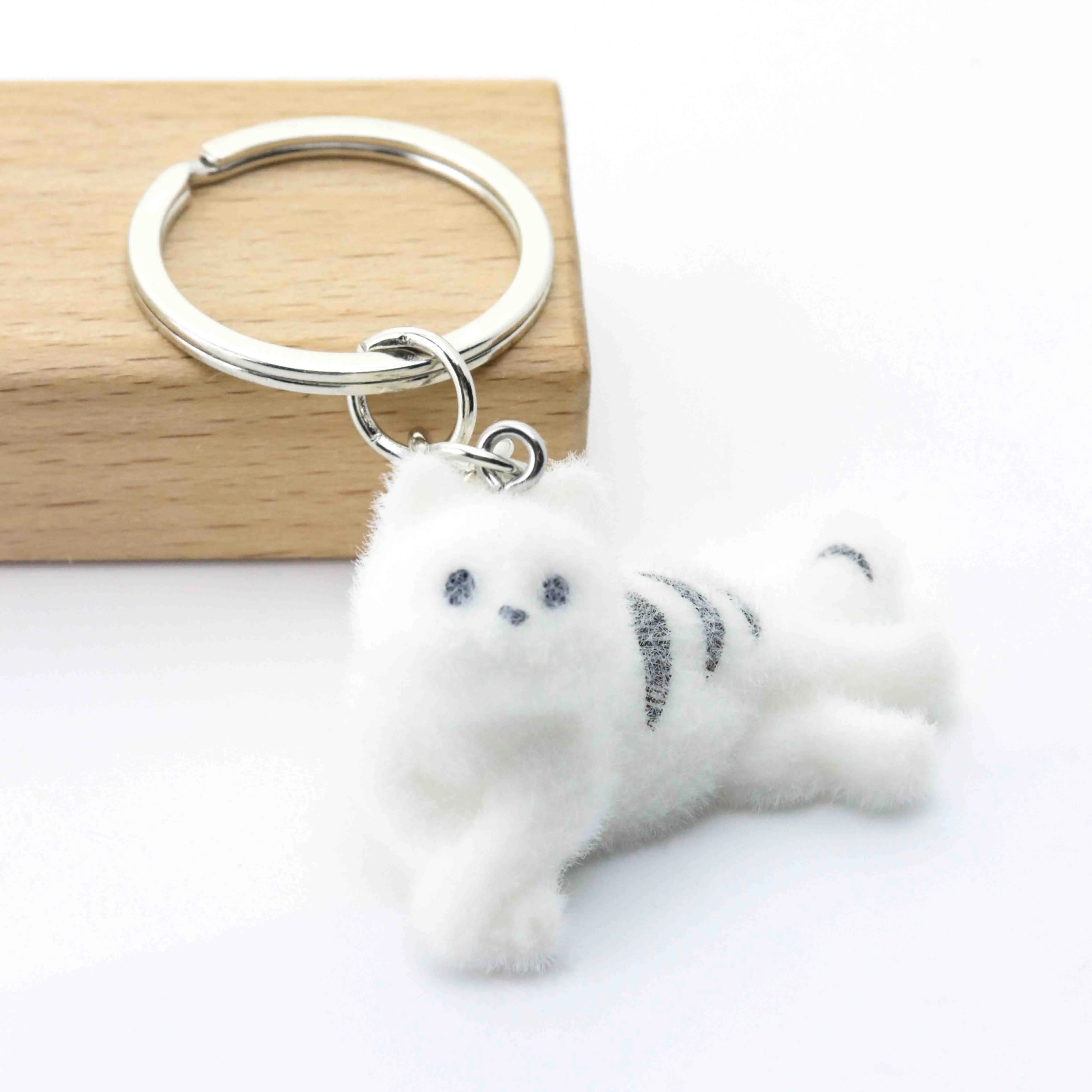 1pcs Flocking Resin Simulation Cat Pendant Key chain Charms For Jewelry Making Luggage Car Wallet Decoration Accessories