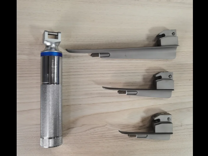 Special laryngoscope for animals and pets Super-long and super-bright stainless steel laryngoscope Right opening