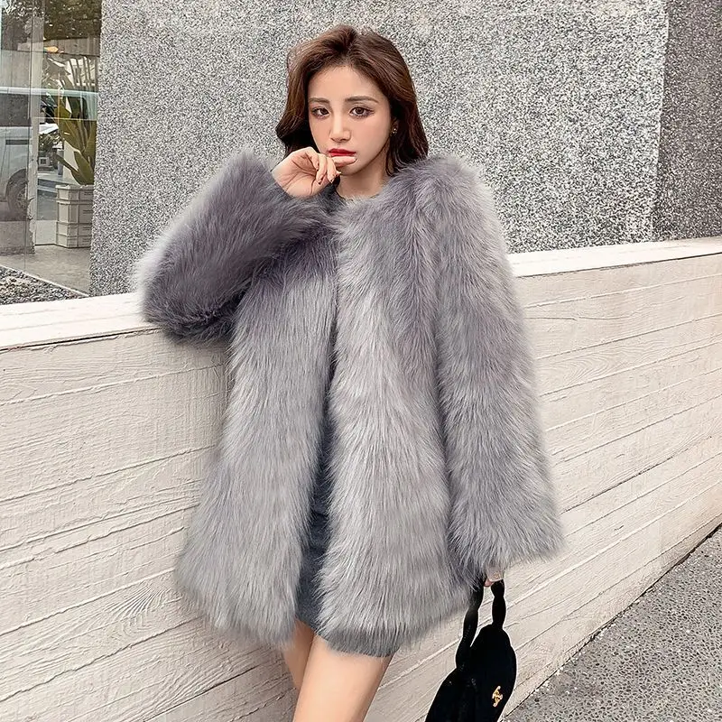 Winter Autumn Beautiful Women White Fuax Fur Coat Long Sleeves Round Neck