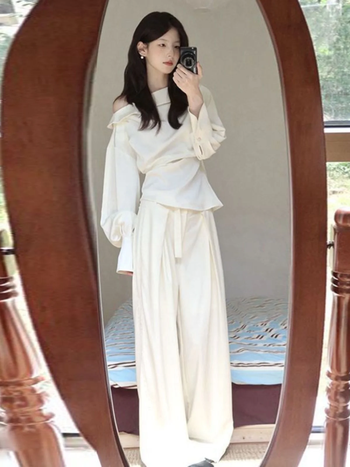 

White Asymmetrical Shoulder Long Sleeve Shirt Spring 2025 Design Sensation Exposure Top Women's Fashion Set