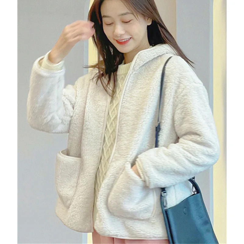 

Осень-зима, женская утепленная верхняя одежда с капюшоном, 2025 г., женская модная бархатная куртка, корейская женская свободная верхняя одежда с длинными рукавами