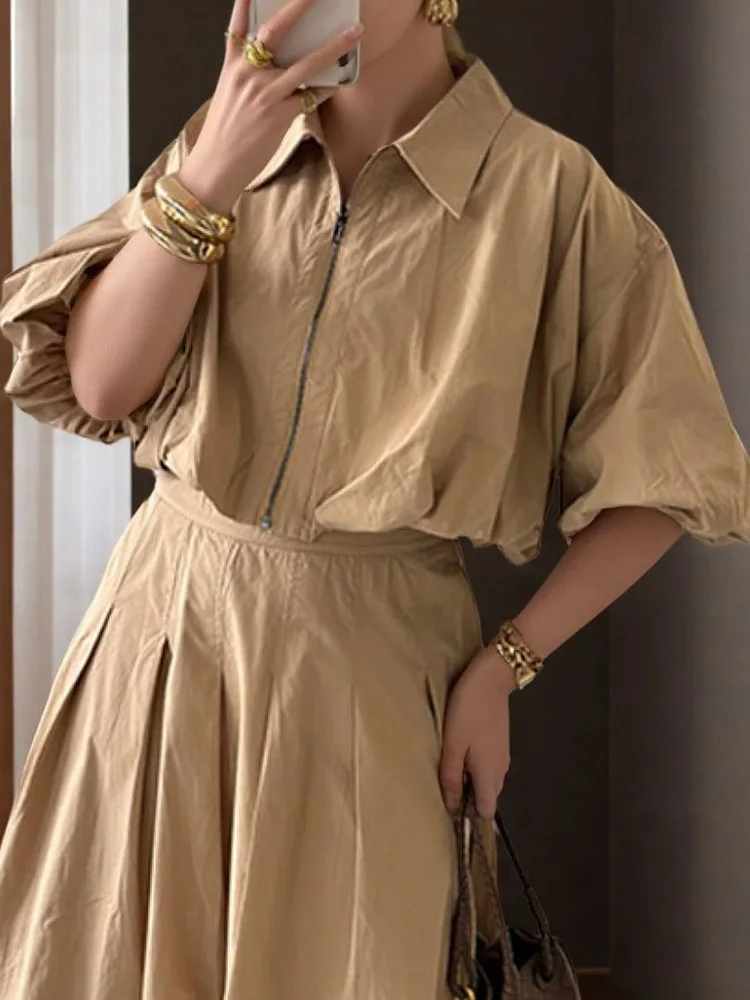 

Женский элегантный костюм с короткими рукавами и плиссированной юбкой 2025, женский летний шикарный повседневный костюм, модный топ на молнии, длинные юбки, комплекты из 2 предметов