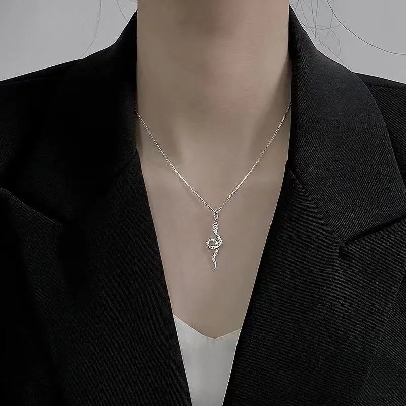 جديد عصري بسيط فضي اللون روح الأفعى قلادة قلادة للنساء أناقة سلسلة الترقوة حفلة حلية مجوهرات ارتداء اليومي #4