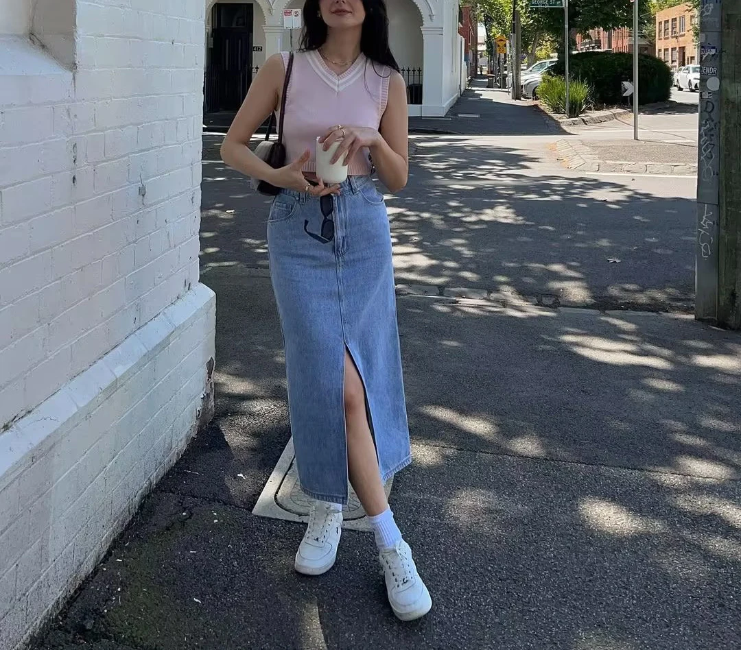 

Spring New Retro Cotton Denim Midi Skirt Casual High Waist A-Line Skirt with Slit Design for Women in Their 20s Commute Sle