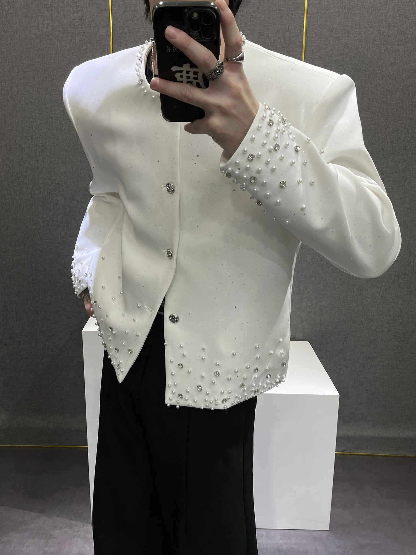 بليزرات بلون سادة للرجال لخريف 2025 تصميم جديد عالي الجودة مرصع بالنجوم وحجر الراين معاطف مصممة مرصعة بالألماس سترات بدلة عصرية #5