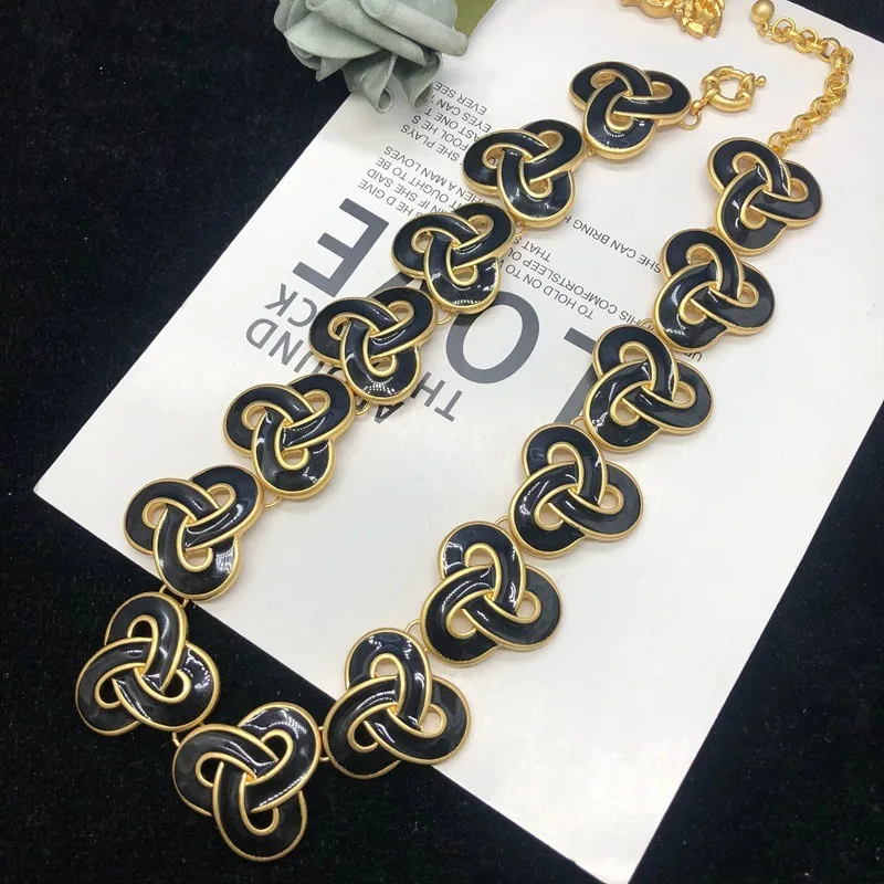 

Vintage Court Style Jewelry Classic Black Enamel Glaze Necklace Earrings Set Temperament Simple Versatile Accessories Retro